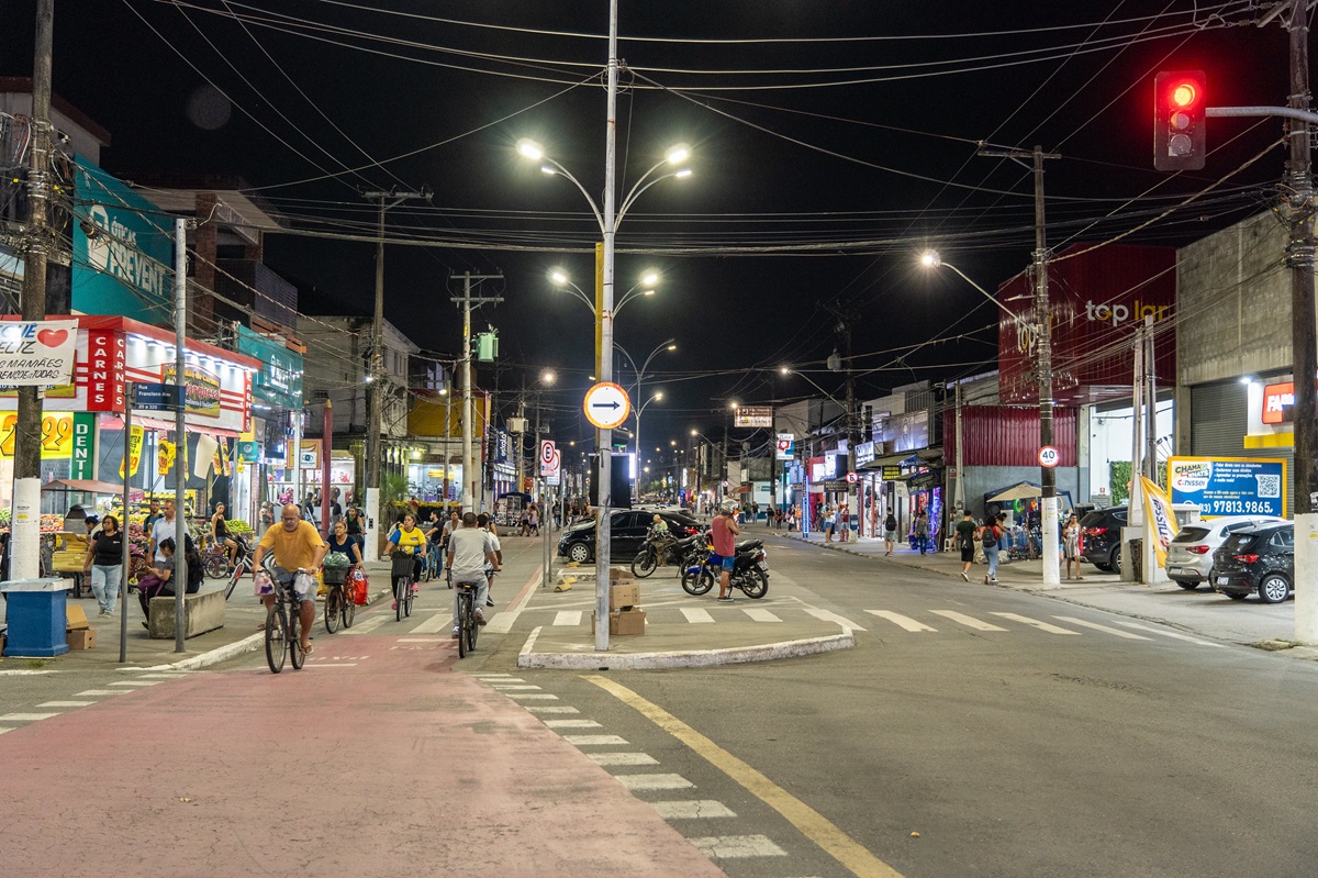 Comércio de Guarujá já está fechando as portas mais tarde