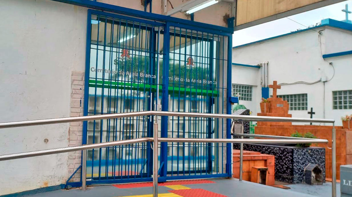 Cleiton Marcos Rodrigues ficou indignado com o que aconteceu durante o enterro social do irmão Carlos Eduardo Vitorino Gomes