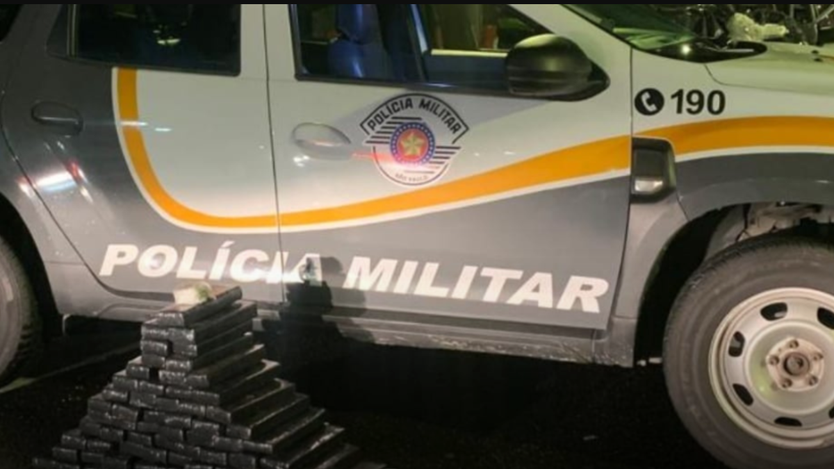 Entorpecentes foram encontrados no porta-malas