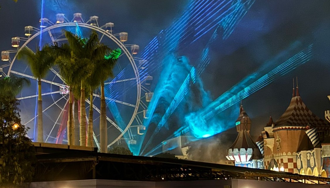 A Giranda Mundi, roda gigante do Hopi Hari, em Vinhedo