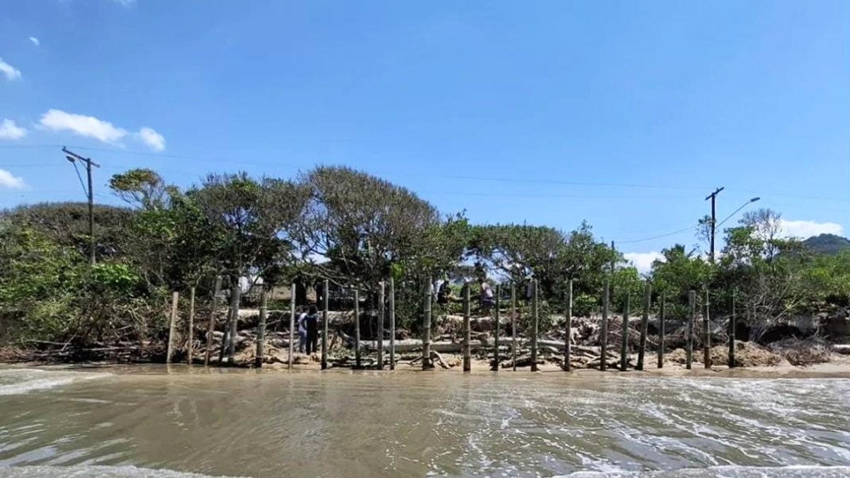 A ação contou com o apoio de moradores da RDS Barra do Una, Fundação Florestal, Defesa Civil e Departamento de Obras da Prefeitura Municipal de Peruibe