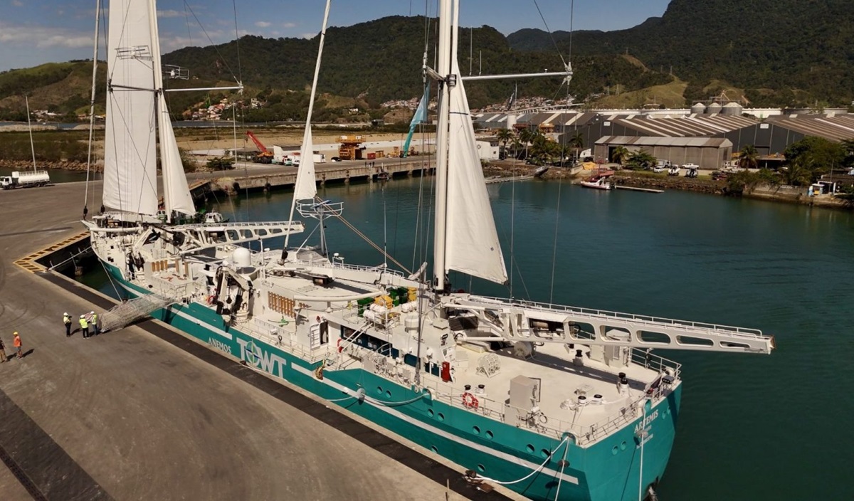 Embarcação sustentável vai transportar 9,8 mil sacas de café até a Europa