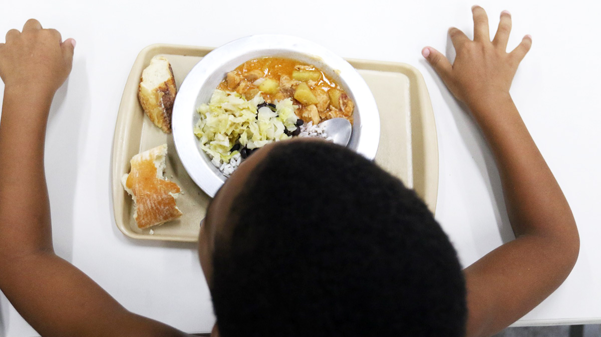 Por aqui, 4 em cada 100 brasileiros passaram fome em 2023