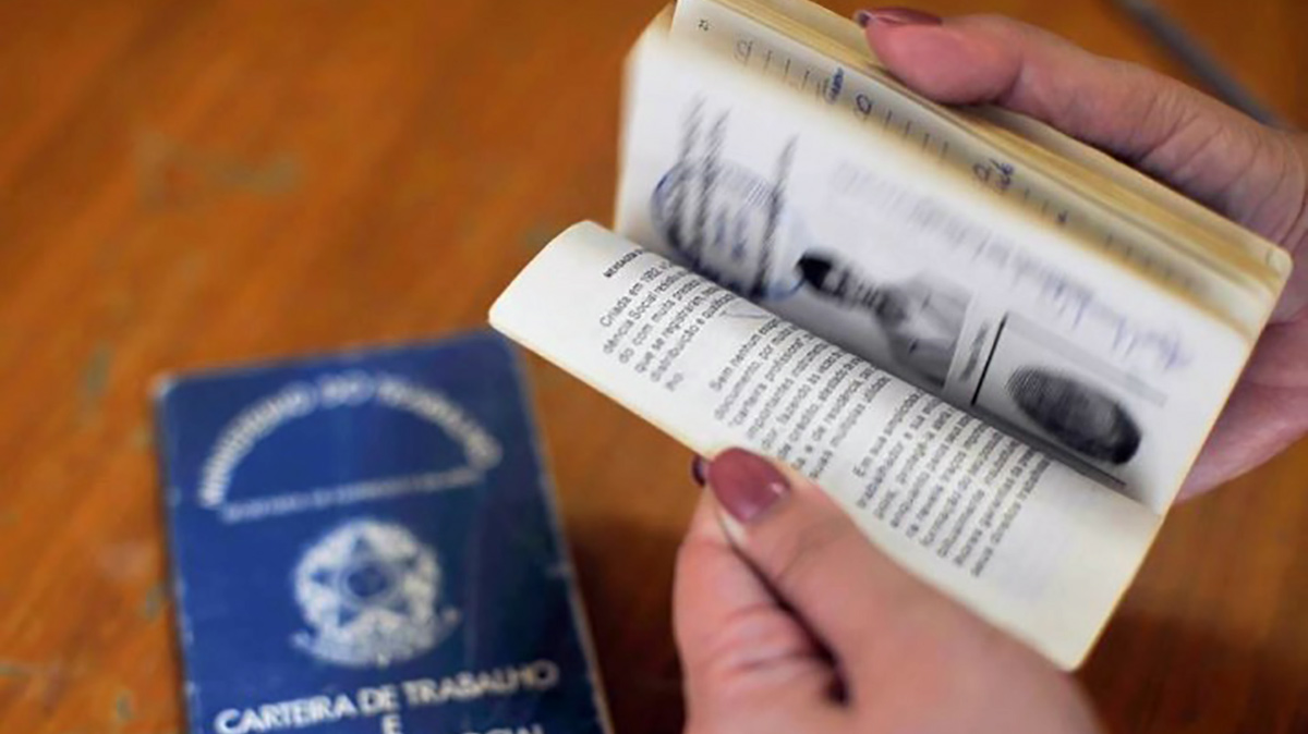 Os interessados devem comparecer à unidade com a Carteira de Trabalho (física ou digital), documento oficial com foto e o número do PIS