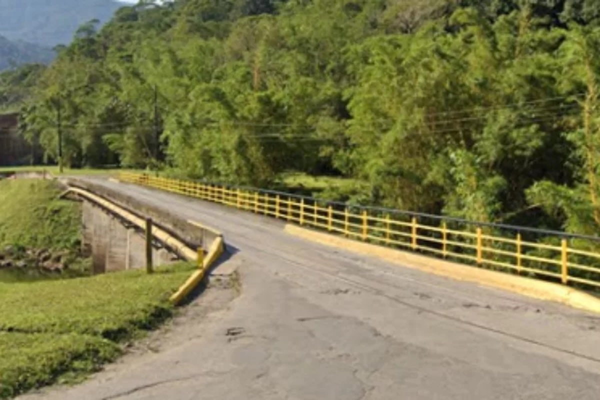 Pontilhão de acesso ao bairro Fabril está interditado