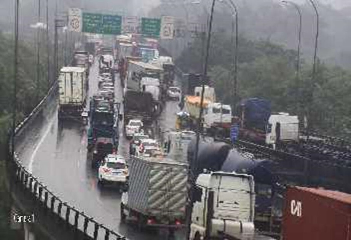 Rodovia está registrando tráfego lento na manhã desta quinta-feira (20)