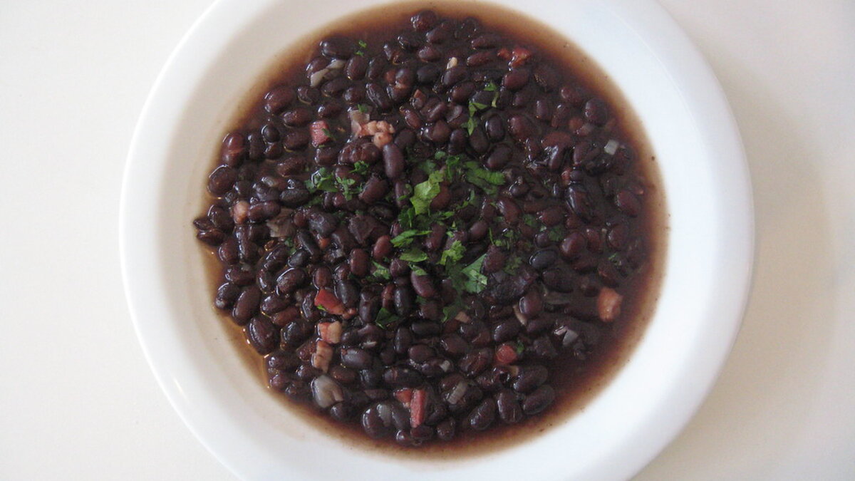 Feijão preto está entre alimentos consumidos na região