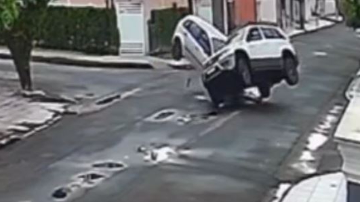 Câmeras de monitoramento registraram o momento