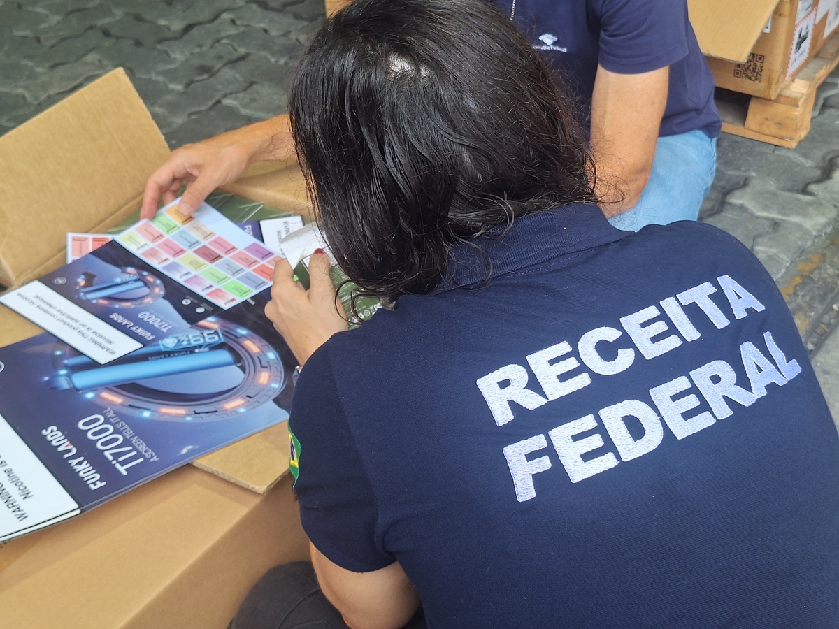 Além da carga de cigarros eletrônicos, a Receita Federal também encontrou refil de vapes