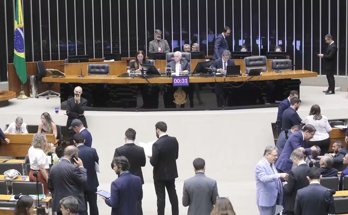 Pauta gerou polêmica entre deputados nesta quinta-feira (12)