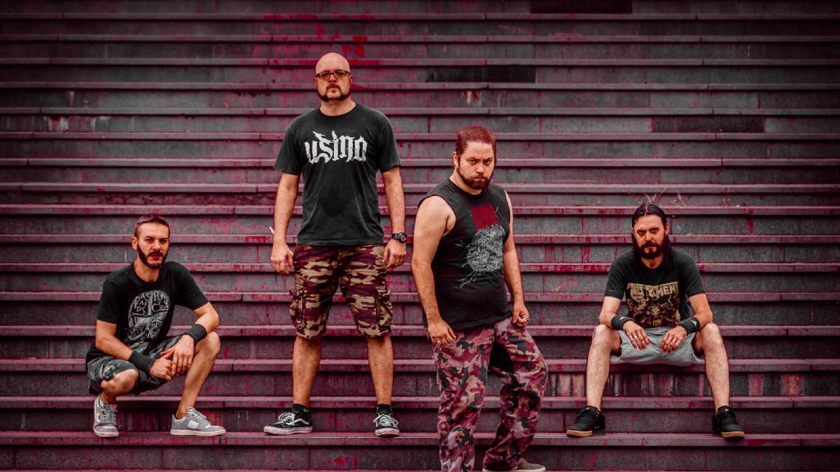 A casa abre às 18 horas, e além do grupo anfitrião, o evento contará também com mais duas atrações de peso