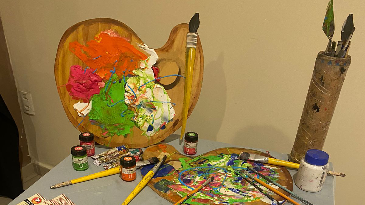 O evento conta com 19 obras, de autoria do professor e de seus alunos, marcando o encerramento do ano letivo