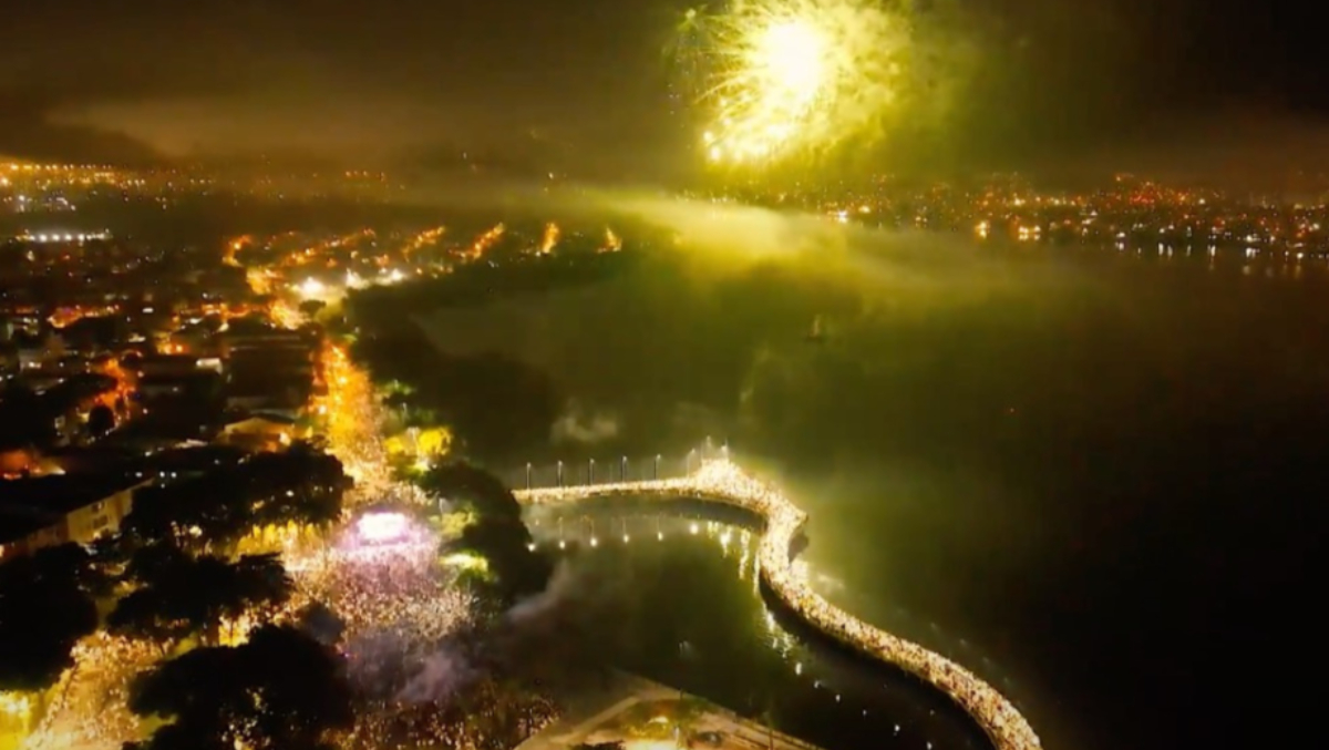 Shows de artistas prestigiados no cenário nacional, grandes atrações e queima de fogos marcam a passagem do ano