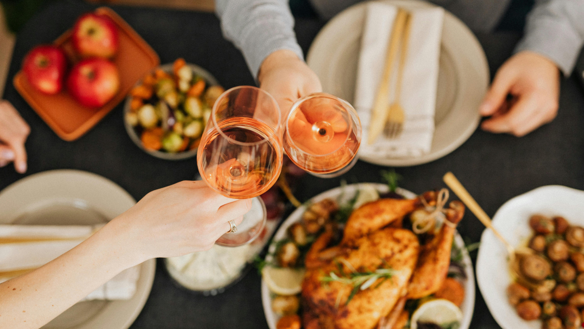 A principal orientação é priorizar alimentos in natura e evitar produtos ultraprocessados