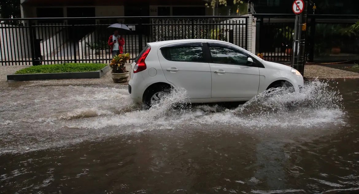 Litoral de SP segue em alerta laranja para temporais / Foto ilustrativa