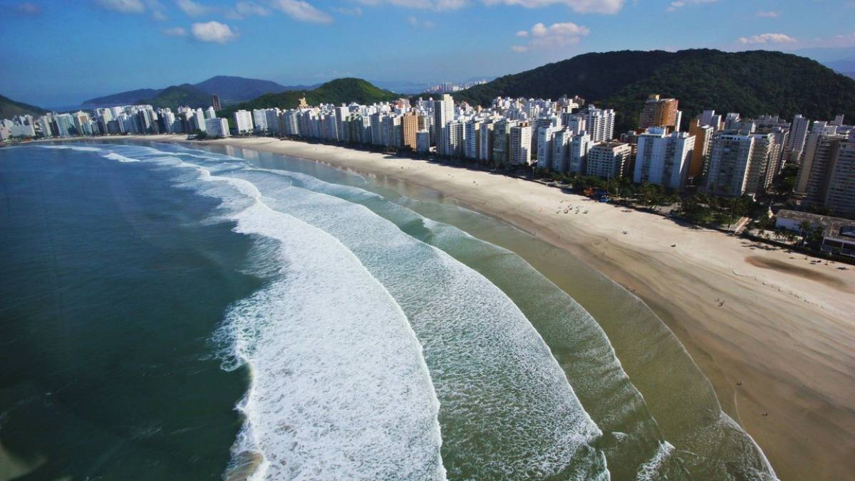 Os postos de saúde da de Guarujá ficaram lotados nos primeiros dias de 2025