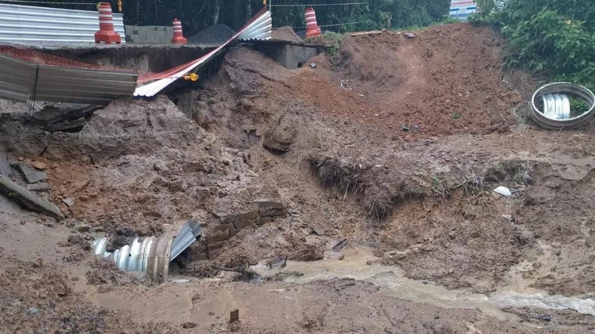 A Estrada do Guaraú é o único acesso aos bairros Guaraú, Barro Branco, Cachoeira das Antas, Cachoeira do Perequê, Cachoeira do Paraíso, Barra do Una e adjacências