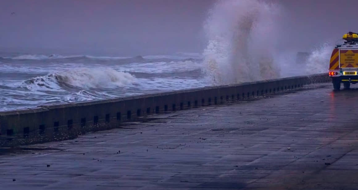 Condição para chuvas fortes causadas pelo ZCAS seguem até terça no litoral de SP
