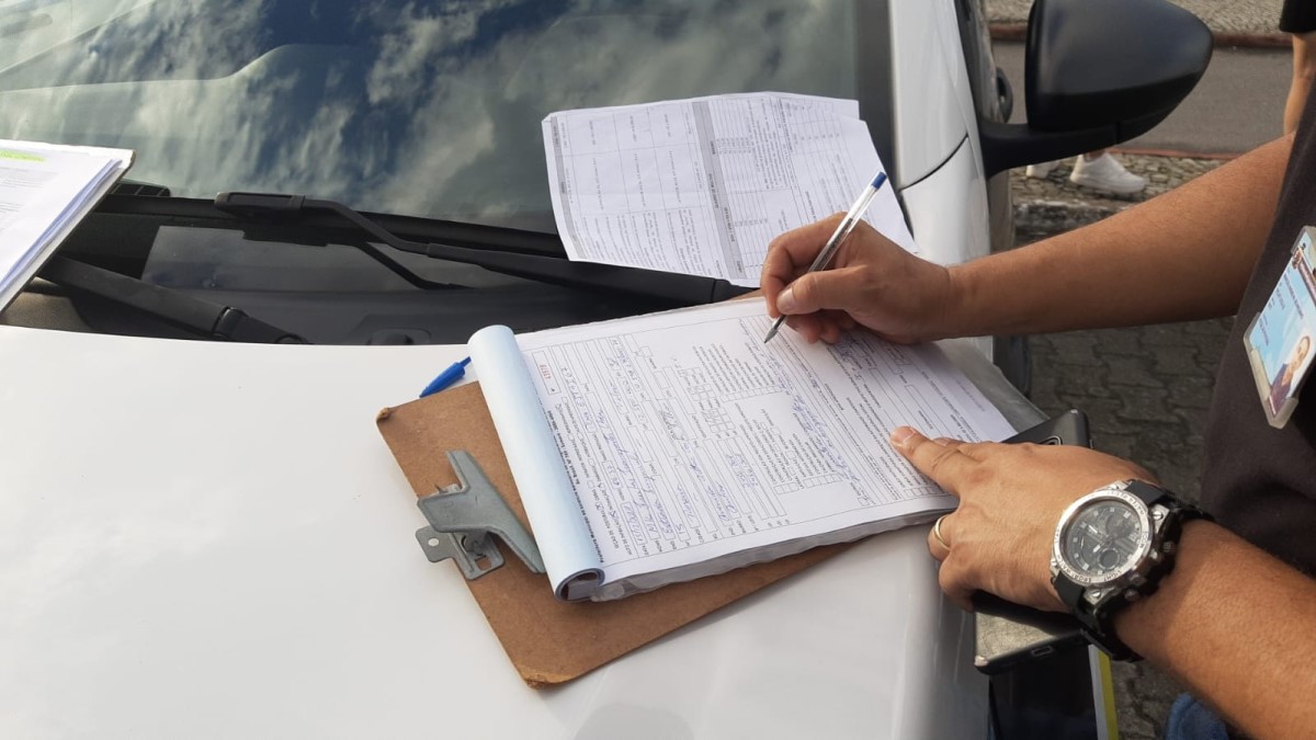 Fiscais de postura do município também fornecem orientações tanto para moradores como para visitantes
