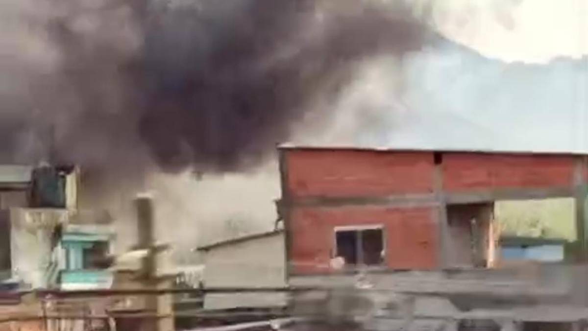 Incêndio começou na manhã desta segunda-feira (16)