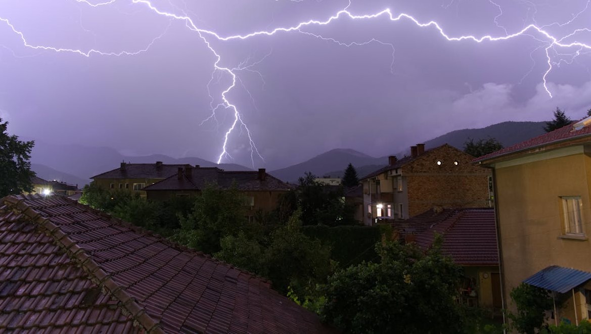 Aviso de tempestades no litoral de SP tem duração de 19 horas