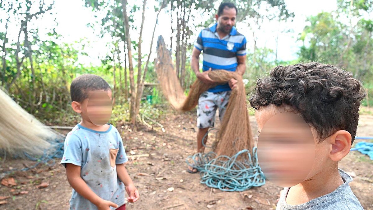 Pescadores e filhos moravam debaixo da ponte do Rio Guaratuba: tinham a ponte como teto há cerca de três décadas