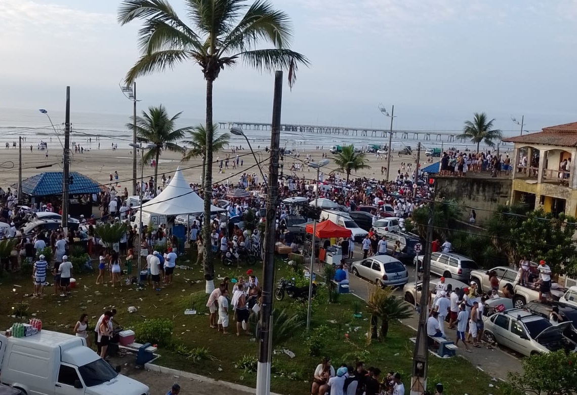 Baile funk tira o sossego dos moradores com som alto, bebidas e drogas, na virada do ano,em Mongaguá