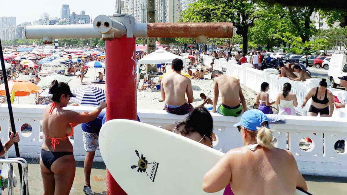 Muitos acabam desistindo por não quererem entrar cheios de areia e sal no carro