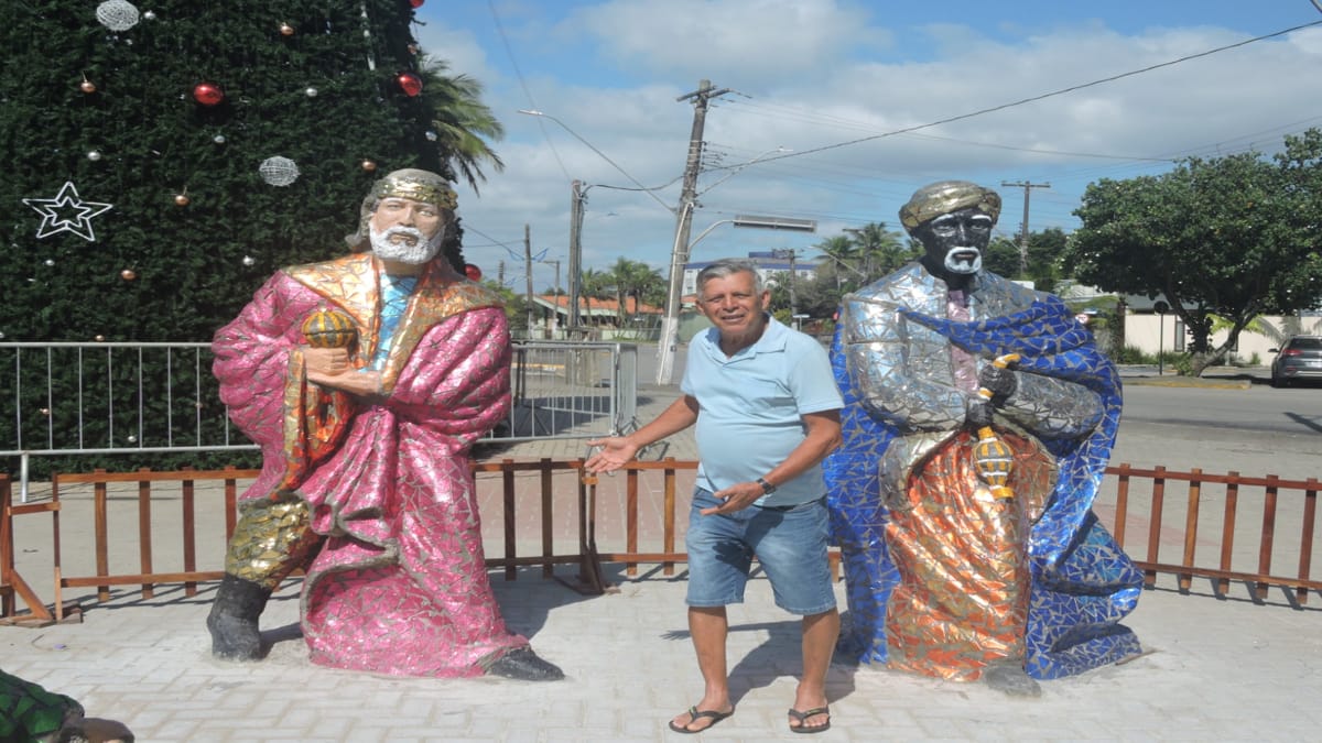 Tradicional presépio chama a atenção do público,na Praça 22 de abril,na Boca da Barra, em Itanhaém