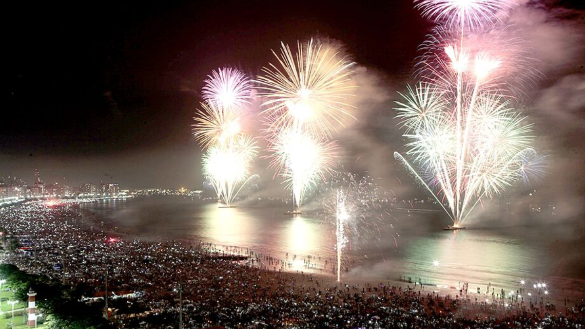 Os preparativos para o Réveillon no litoral de São Paulo já estão quase prontos