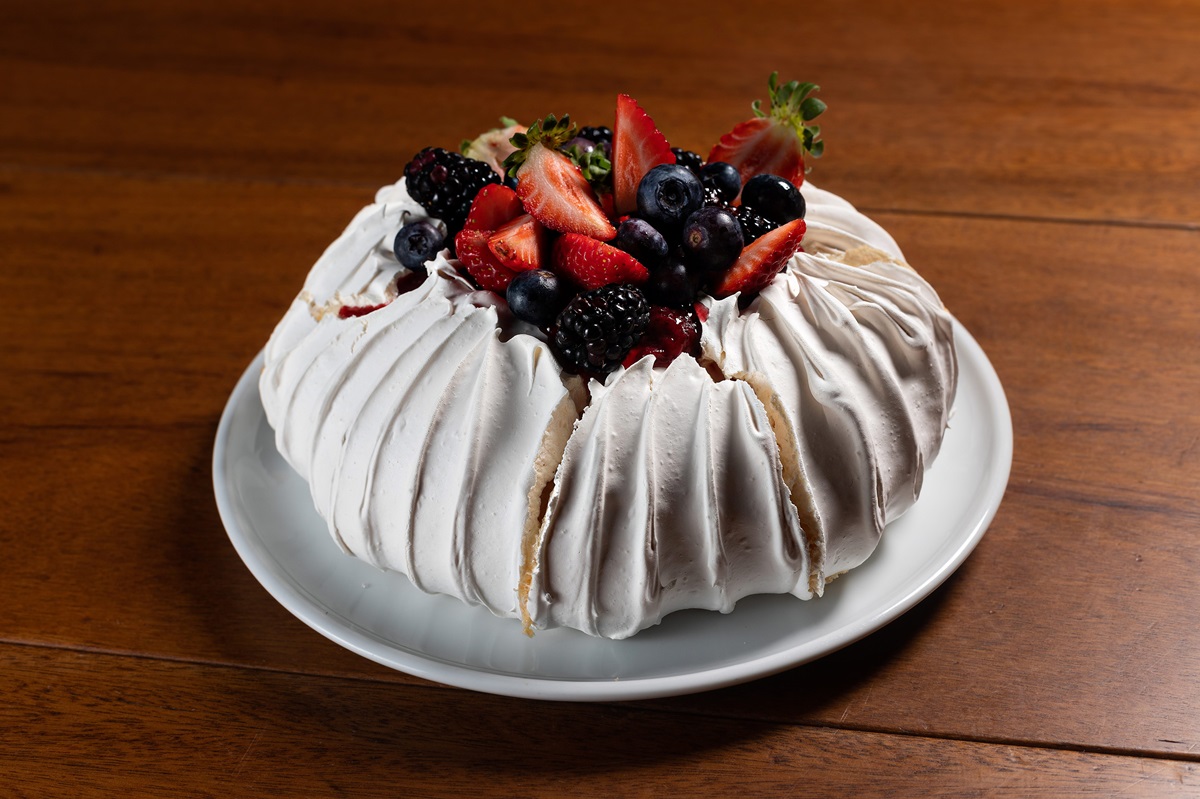 Pavlovão de Frutas Vermelhas é uma das sobremesas mais procuradas