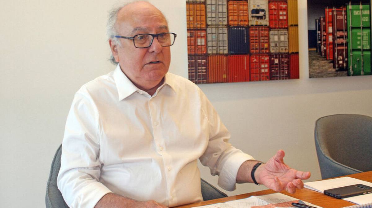 É com grande entusiasmo que aceitei a proposta pelo Diário do Litoral