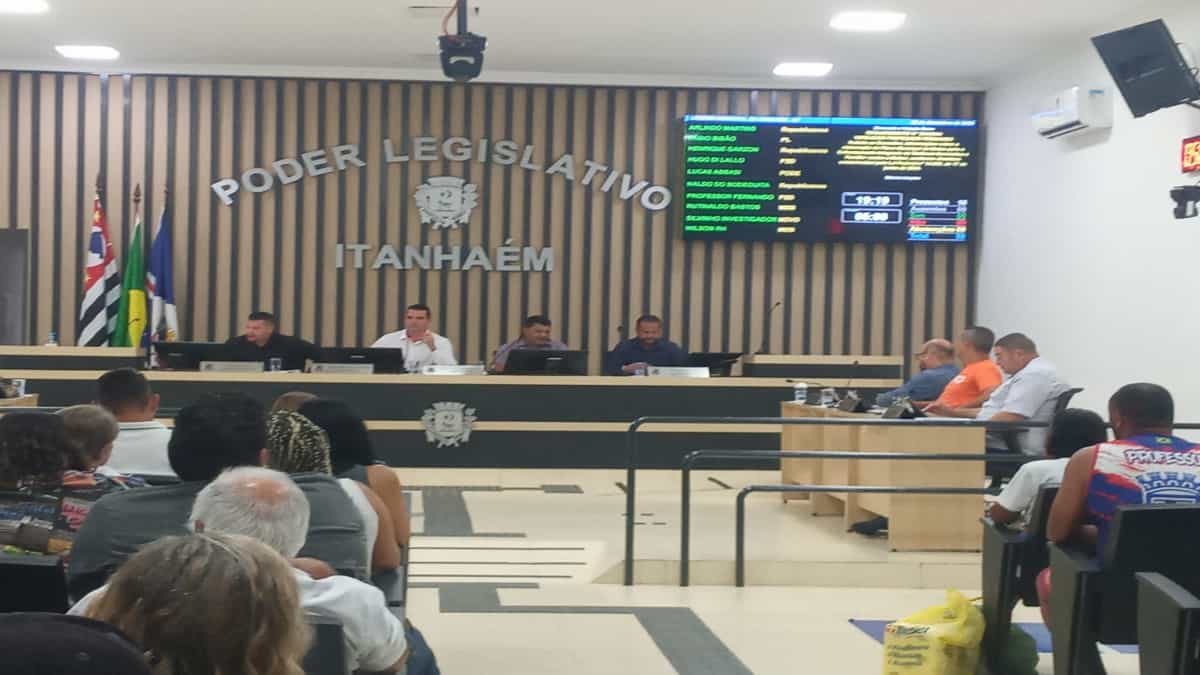 Decisão foi unânime, pois nove dos 10 vereadores foram favoráveis à proposta; presidente da Casa só vota em empate