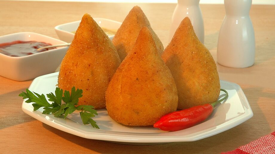 Apesar das diferentes versões, uma coisa é certa: a coxinha transcendeu suas possíveis origens modestas