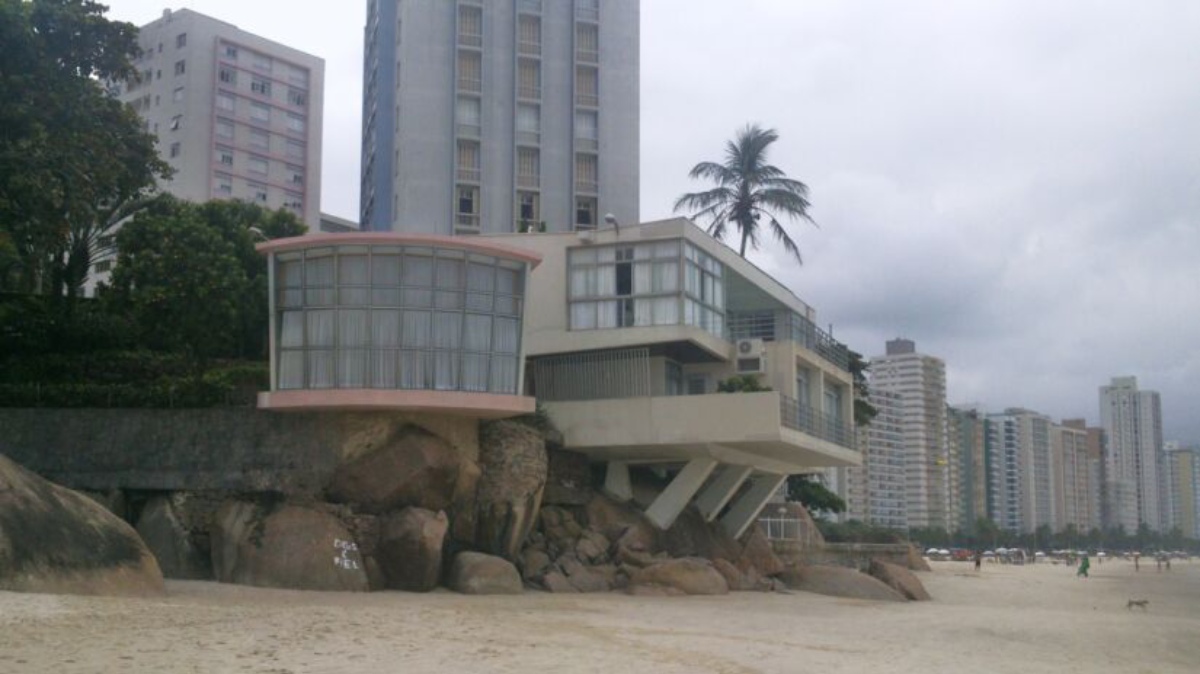 A Casa das Pedras foi construída em 1952 por Henrique Cristofani