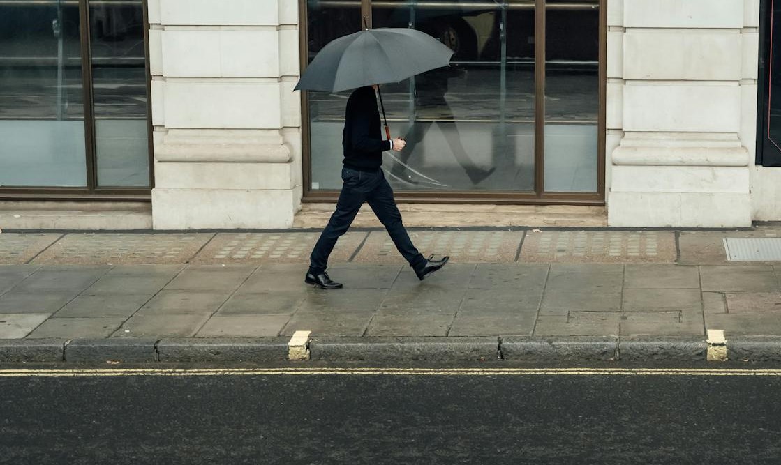 Frente fria chega de leve na tarde do sábado e vai ganhando força nos próximos dias