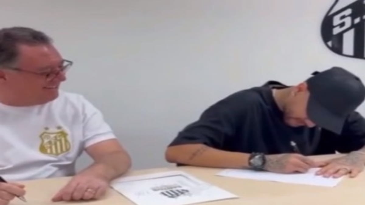 O Presidente do Santos, Marcelo Teixeira, com o jogador Neymar