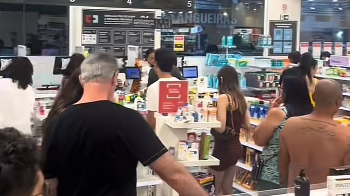 Uma usuária do TikTok desabafou: 'A farmácia está mais cheia que a praia!'