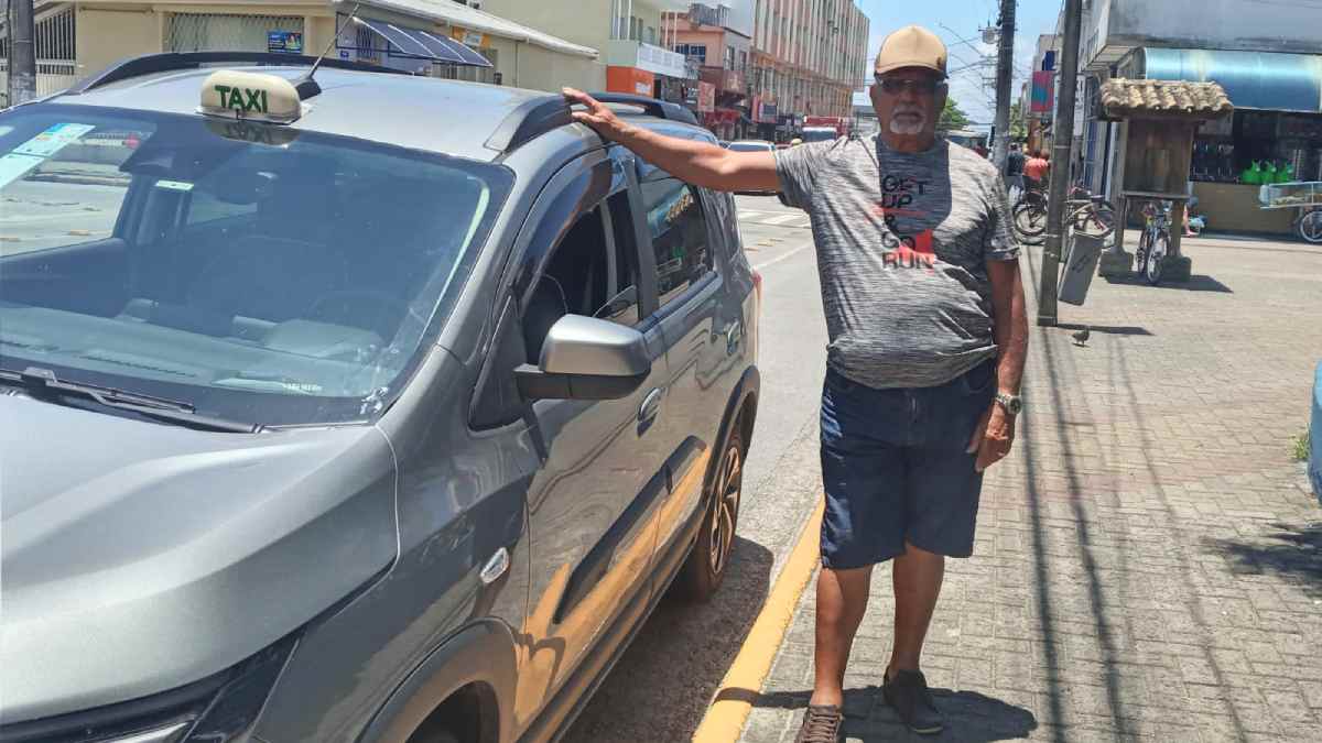 Apesar de já estar aposentado, Otaviano prefere continuar trabalhando como taxista