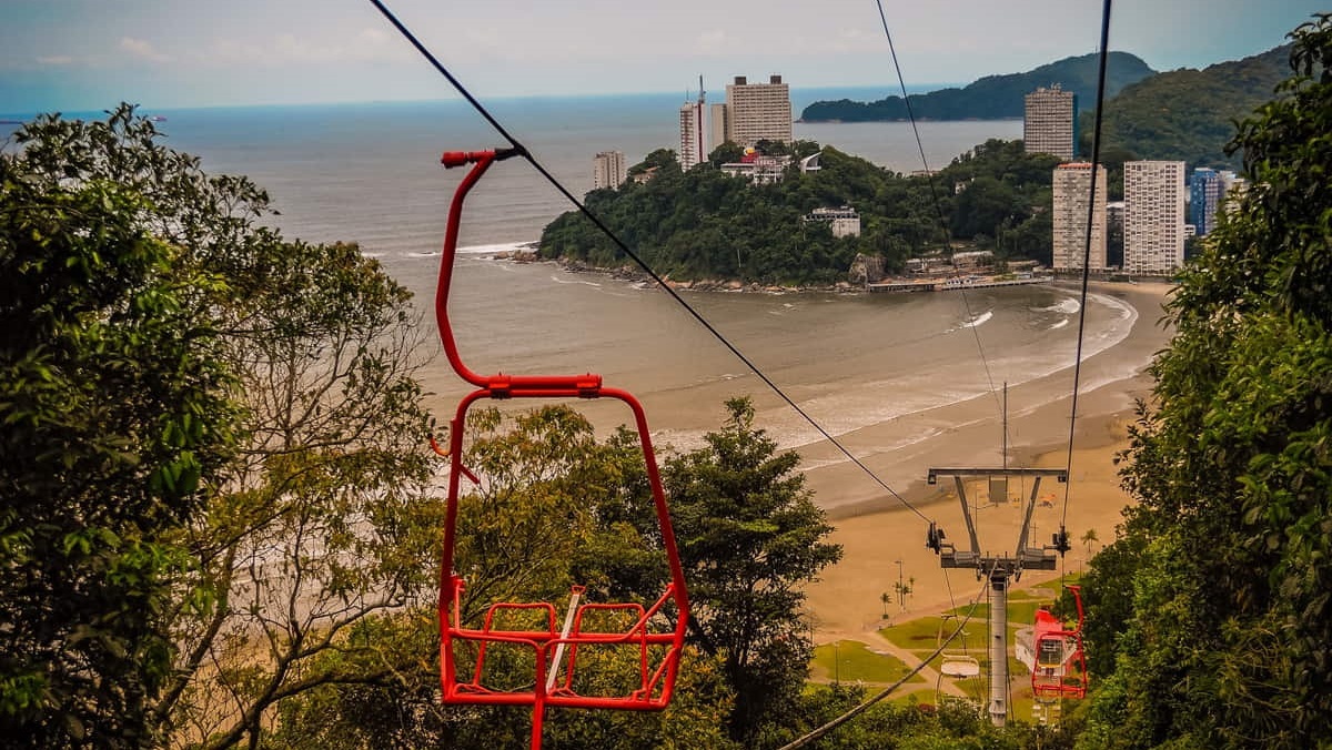No teleférico de São Vicente, é possível ter uma visão privilegiada de São Vicente, Santos, Guarujá, Praia Grande e Cubatão