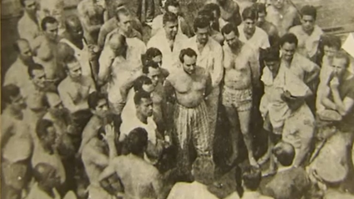 Foto de dentro do navio Raul Soares