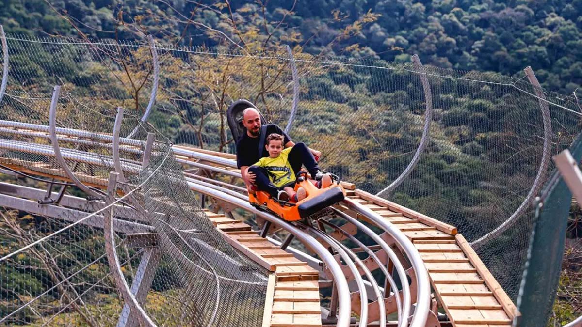 O percurso fica em meio à Serra de Miguel Pereira e tem 1,2 km, entre subidas, curvas e descidas