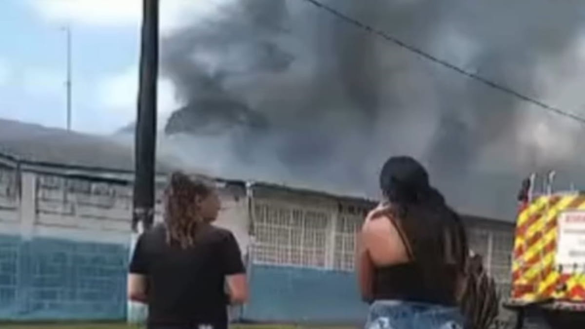 Incêndio atinge escola na manhã desta quinta (20)