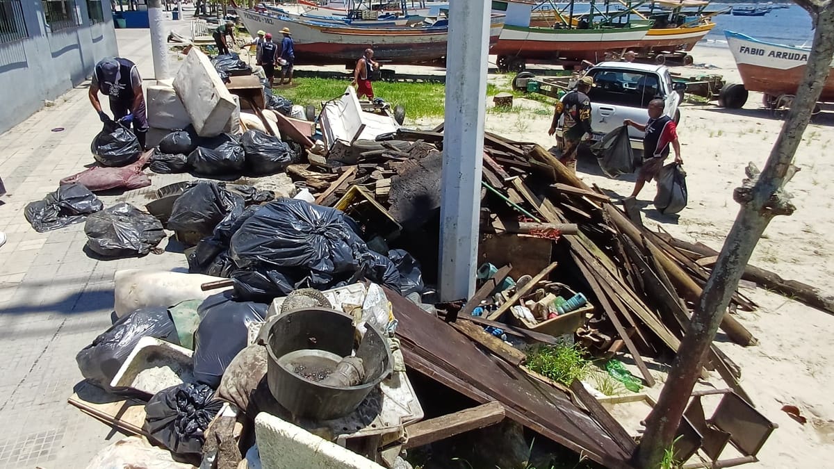 Lixo no mar não apenas polui as águas e afeta a fauna marinha, mas também pode gerar riscos à saúde humana