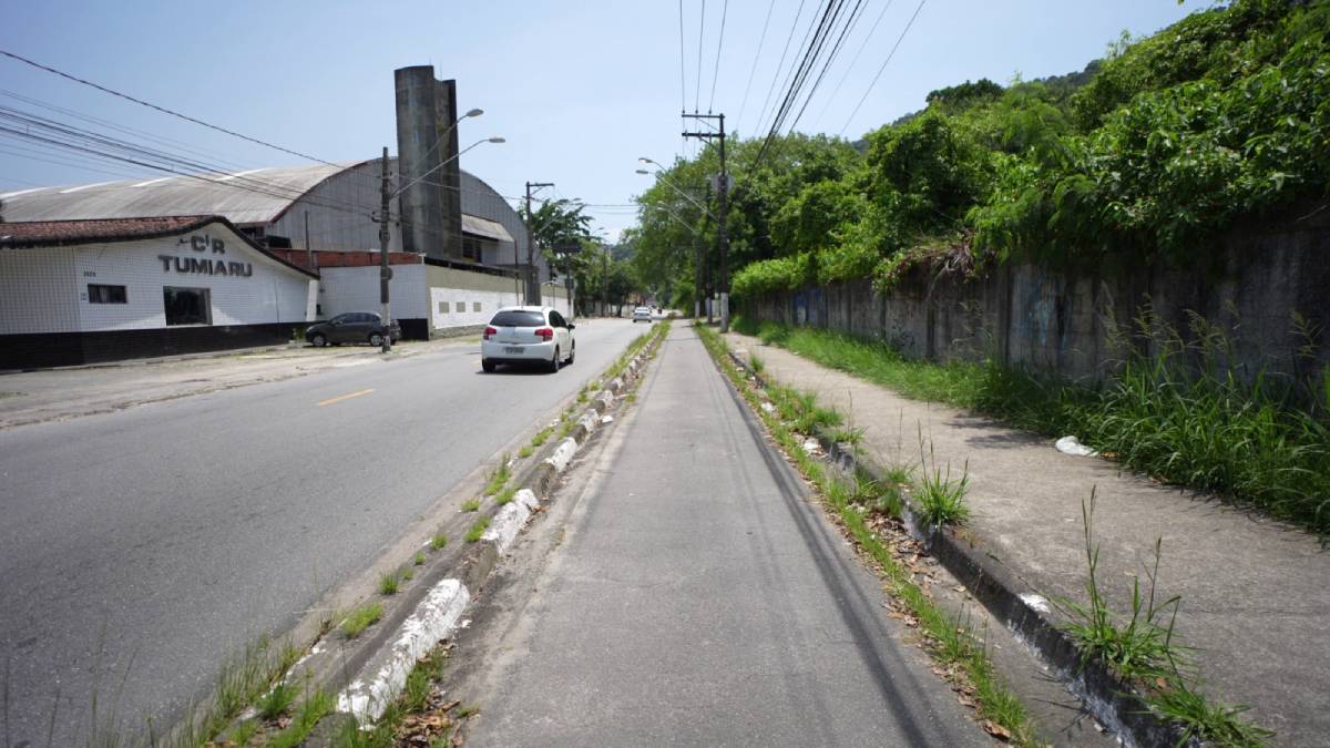 Com 1,7 km de extensão, a ciclovia da Avenida Tupiniquins dispõe de alto fluxo de utilitários