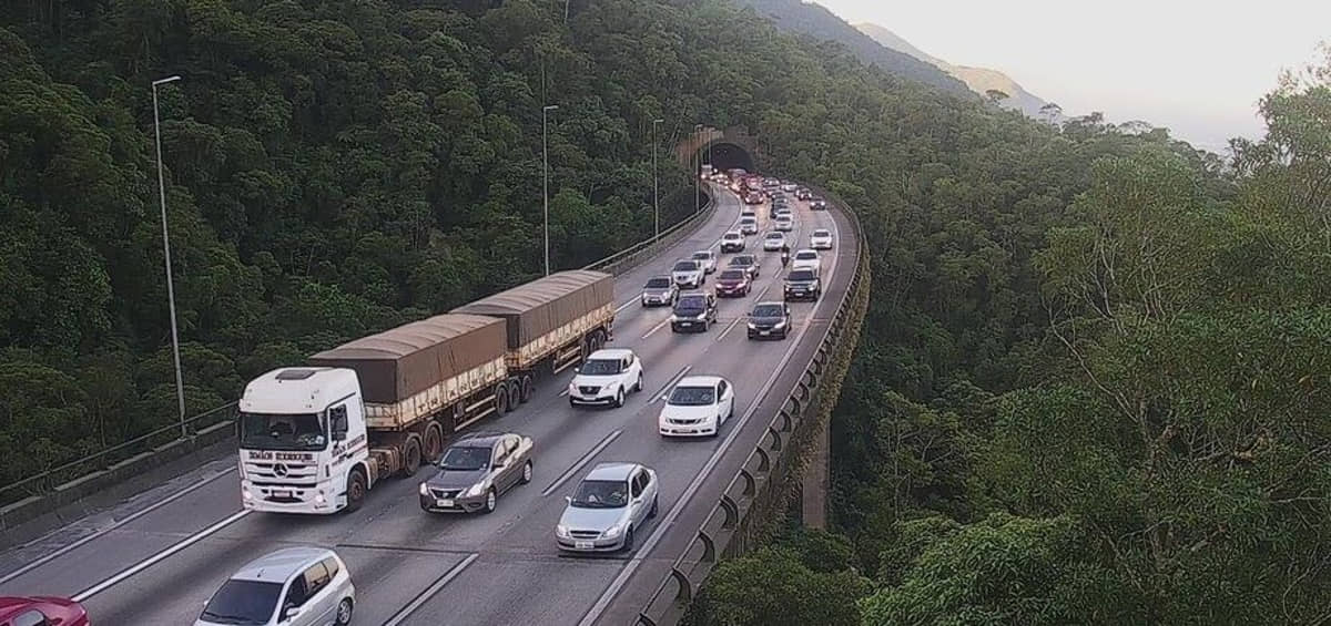 A Rodovia Anchieta é uma das principais e mais movimentadas no país