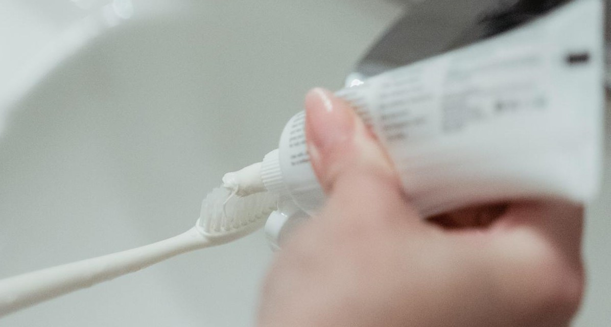 O produto começou a ser comercializado em julho de 2024 e utiliza fluoreto de estanho