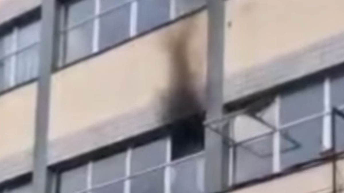 Ainda não há informações sobre a causa do incêndio ou possíveis feridos