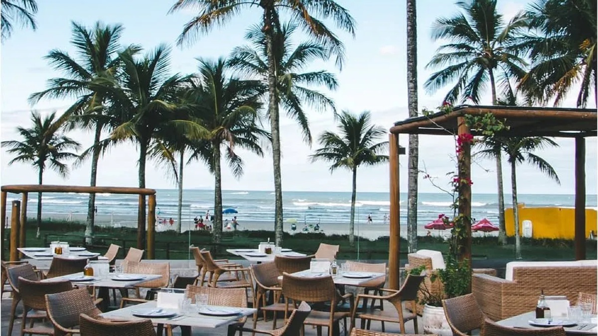 A vista do restaurante Maremonti, em Riviera de São Lourenço, é deslumbrante