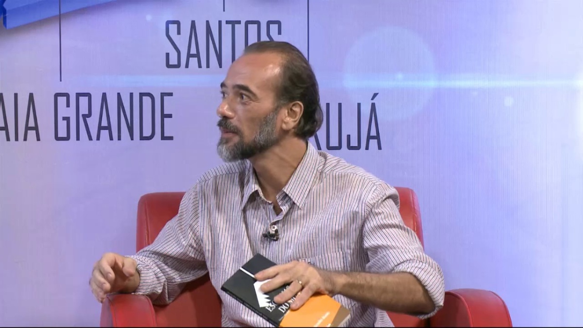 O escritor, jornalista e pesquisador Alessandro Atanes